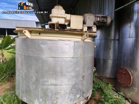 4,000-liter jacketed carbon steel tank with stainless steel outer coating.