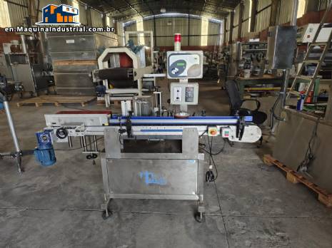 Automatic self-adhesive labeling machine for cylindrical bottles