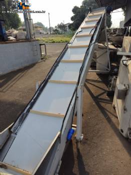 Inclined conveyor belt with talisca