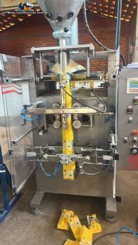 Vertical automatic packaging machine for ARV powders