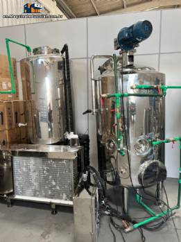 Jacketed mixing tank reactor with 300 liter chiller cooling tank