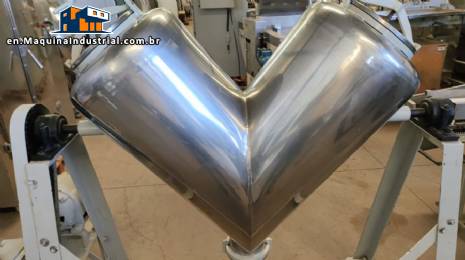 V-shaped mixer in polished stainless steel