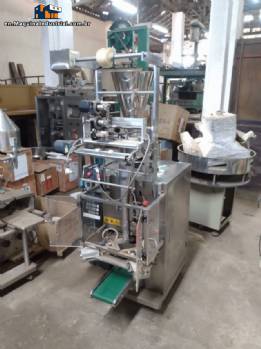 Vertical wrapping machine for triangular format