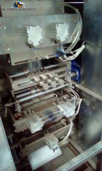 Filling machine for sachet with two dosers