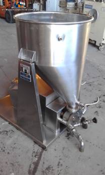 Stainless steel tank with sanitary pump
