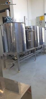 Autonomous stainless steel tri-block brewer for craft beer production