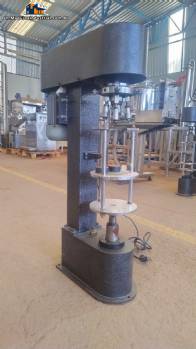 Threading machine for aluminum caps, pilfer caps and plastic caps