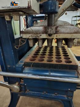 Ice cream cone making machine, cup type, 40 cavities.