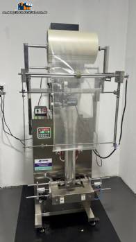 Vertical pneumatic packaging machine with weighing scale and date coder Cetro