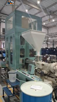AOKI stretch blow molding machine for blowing PP Polypropylene and Tritan Copolyester.