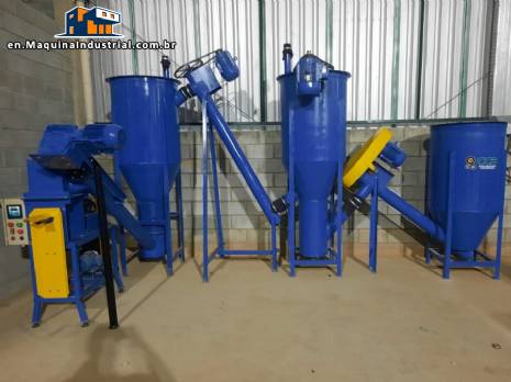 Vertical mixer for powder materials