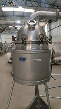 Distiller extractor concentrator with heating jacket and condensation system