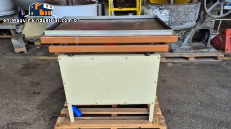 Vibrating table for chocolate molds Version 2.0