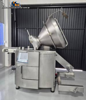 Handtmann vacuum stuffer with twister and tilting elevator, up to 6,000 kg per hour.