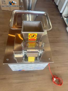 Automatic forming and filling machine for savory pastries, dumplings, and empanadas - Dingchang Machine TDM 80 Automatic forming and filling machine for savory pastries, dumplings, and empanadas - Dingchang Machine TDM 80