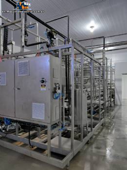 Complete UHT ultra-pasteurizing line SPX APV aseptic Tetra Pak TBA 8 filling machine for sauces, broths, and soups. Complete UHT ultra-pasteurizing line SPX APV aseptic Tetra Pak TBA 8 filling machine for sauces, broths, and soups.