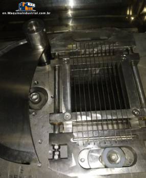 Slicing machine for meat cheese and sausages Slicing machine for meat cheese and sausages